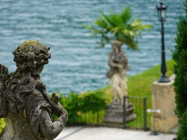 Idées déco pour une ambiance Lilith dans un coin de jardin