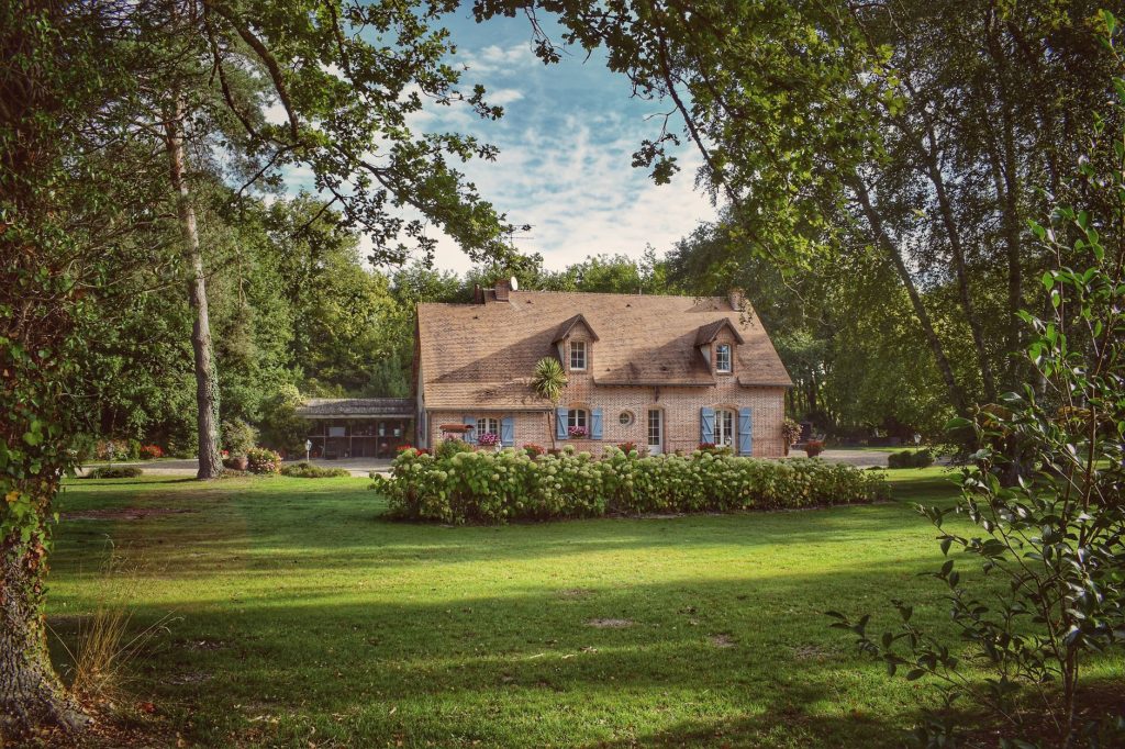 Jardin extérieur en Île‑de‑France : aménager et entretenir